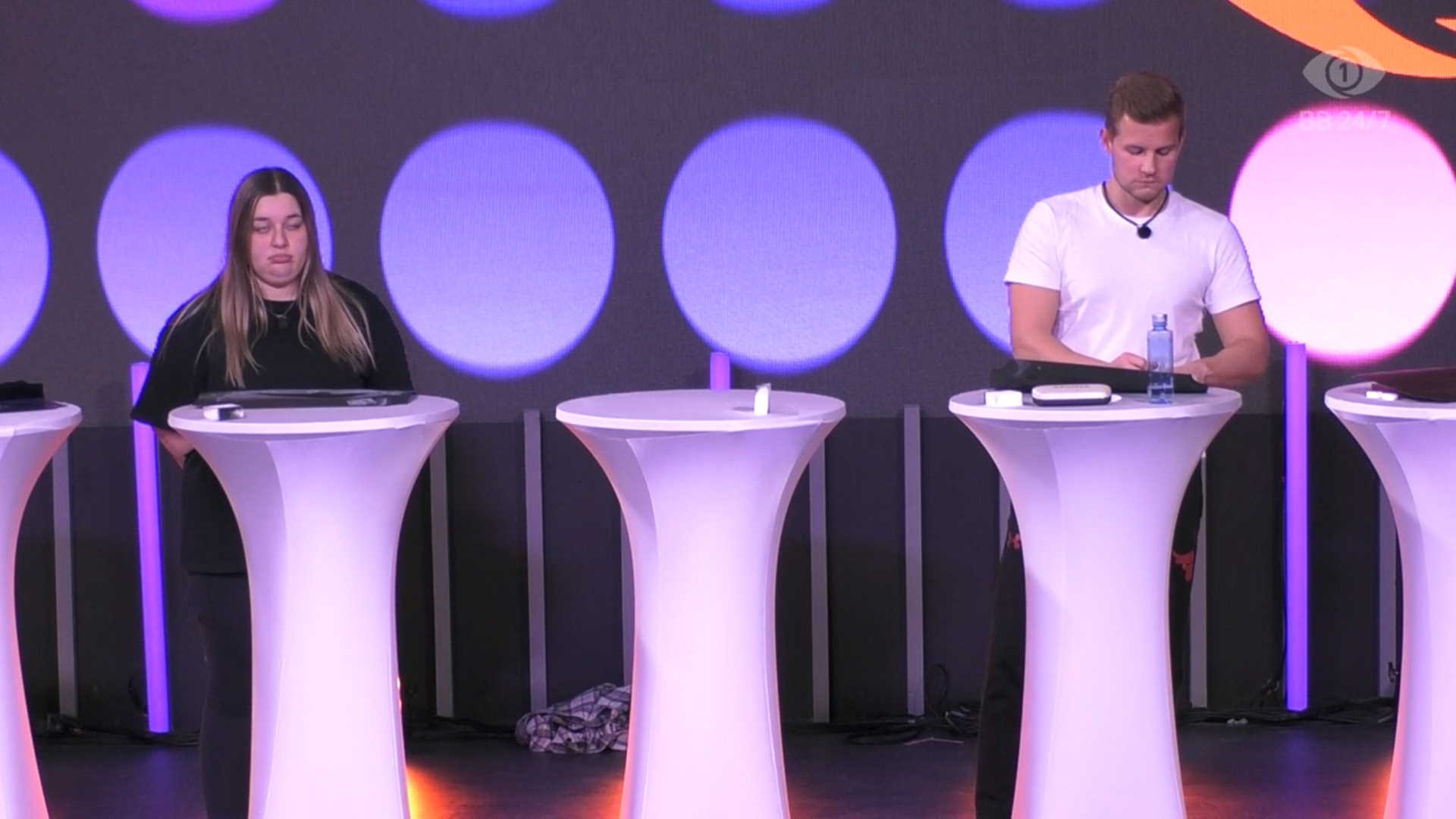 Jasmiina ja Lasse olivat vastakkain tietovisan ratkaisevalla kierroksella. Kuva: © Nelonen Media.